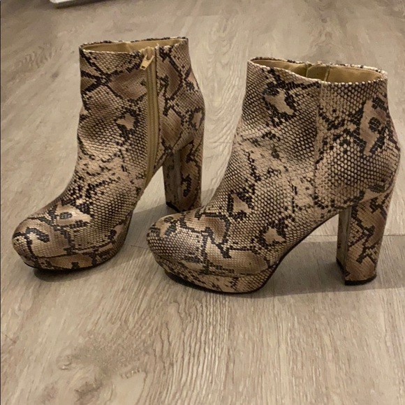 Serpent heeled boots 🖤 - Picture 1 of 1